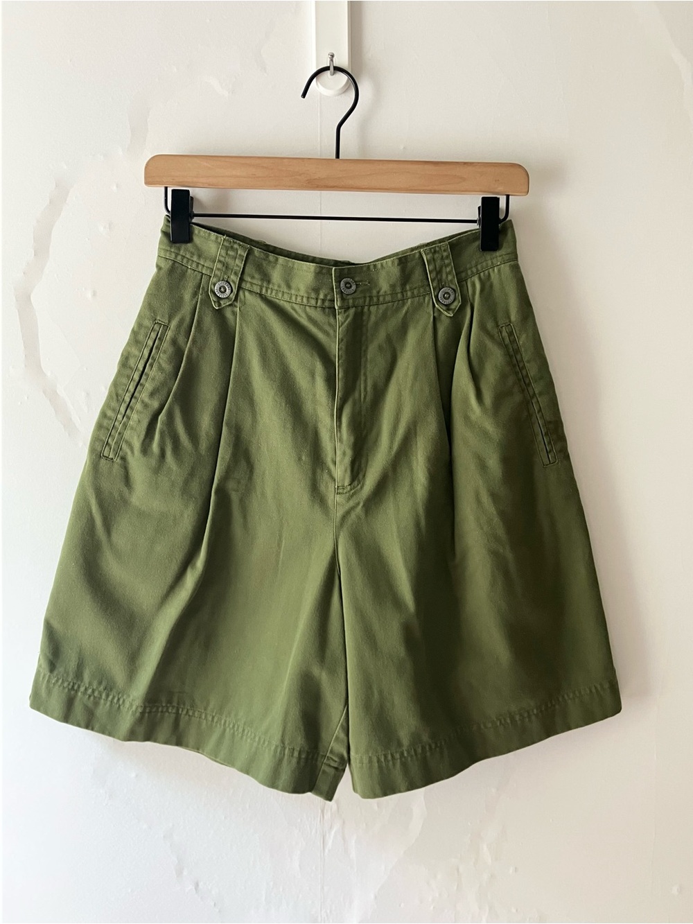 LIZSPORT High Waisted Pleated Shorts